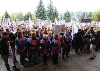 Nauczycielski protest przed Urzędem Wojewódzkim (10 października 2016 r.) / Wojciech Habdas / Radio Kielce