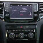 22.10.2016. Volkswagen Golf Sportsvan / Robert Felczak / Radio Kielce