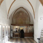 Święty Krzyż. Klasztor. Krużganki. / Jarosław Kubalski / Radio Kielce