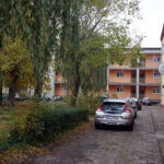 19.10.2016 Starachowice. Mieszkańcy narzekają na uciążliwe towarzystwo osób bezdomnych, nocujących w klatkach schodowych. / Grzegorz Jamka / Radio Kielce