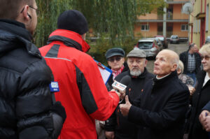 19.10.2016 Starachowice. Mieszkańcy narzekają na uciążliwe towarzystwo osób bezdomnych, nocujących w klatkach schodowych. / Grzegorz Jamka / Radio Kielce