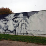 19.10.2016 Starachowice. Mieszkańcy narzekają na uciążliwe towarzystwo osób bezdomnych, nocujących w klatkach schodowych. / Grzegorz Jamka / Radio Kielce