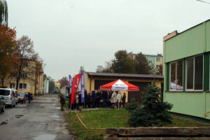 19.10.2016 Starachowice. Mieszkańcy narzekają na uciążliwe towarzystwo osób bezdomnych, nocujących w klatkach schodowych. / Grzegorz Jamka / Radio Kielce