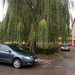 19.10.2016 Starachowice. Mieszkańcy narzekają na uciążliwe towarzystwo osób bezdomnych, nocujących w klatkach schodowych. / Grzegorz Jamka / Radio Kielce