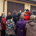 19.10.2016 Starachowice. Mieszkańcy narzekają na uciążliwe towarzystwo osób bezdomnych, nocujących w klatkach schodowych. / Grzegorz Jamka / Radio Kielce