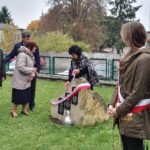 21.10.2016. Nauczyciele i uczniowie LO im. Hugona Kołłątaja w Pińczowie upamiętnili absolwenta szkoły, podporucznika Józefa Wojtala / Kamil Włosowicz / Radio Kielce