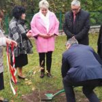 21.10.2016. Nauczyciele i uczniowie LO im. Hugona Kołłątaja w Pińczowie upamiętnili absolwenta szkoły, podporucznika Józefa Wojtala / Kamil Włosowicz / Radio Kielce