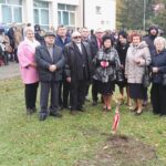 21.10.2016. Nauczyciele i uczniowie LO im. Hugona Kołłątaja w Pińczowie upamiętnili absolwenta szkoły, podporucznika Józefa Wojtala / Kamil Włosowicz / Radio Kielce