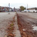 26.10.2016. Teren wokół byłego dworca autobusowego w Kazimierzy Wielkiej / Kamil Włosowicz / Radio Kielce