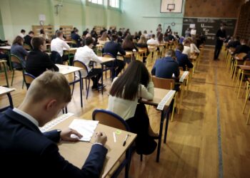 18.04.2016 Kielce. Egzamin gimnazjalny w gimnazjum nr 10 im. 1 Dywizji Pancernej. / Jarosław Kubalski / Radio Kielce