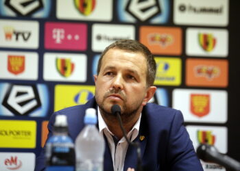 31.05.2016 Kielce. Nowy trener Korony Kielce Tomasz Wilman podczas konferencji prasowej. / Jarosław Kubalski / Radio Kielce