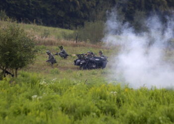 18.09.2016 Szewce. Rekonstrukcja bitwy pod Szewcami, jaka się rozegrała pomiędzy oddziałami AK i Niemcami 18 września 1944 roku. / Jarosław Kubalski / Radio Kielce