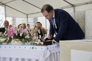 07.10.2016 Bilcza wmurowanie kamienia węgielnego pod firmę DAFI PRO S.A. / Jarosław Kubalski / Radio Kielce