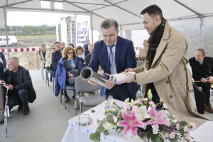 07.10.2016 Bilcza wmurowanie kamienia węgielnego pod firmę DAFI PRO S.A. / Jarosław Kubalski / Radio Kielce