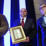 07.10.2016 Kielce Gala na 80 lecie Automobilklubu Kieleckiego. Nagrodę dla Radia Kielce odebrał red. Rafał Szymczyk. / Jarosław Kubalski / Radio Kielce