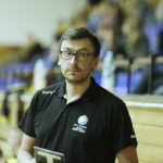 07.10.2016 Kielce. Mecz 1 ligii piłki ręcznej. Vive Tauron 2 - ASPR Zawadzkie Trener Vive 2 Rafał Bernacki. / Jarosław Kubalski / Radio Kielce