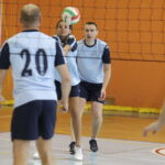 08.10.2016 Daleszyce. Mecz siatkówki Świętokrzyskie VIP-y vs. Rodzice Zastępczy w ramach akcji wojewody „Potrzebuję rodziców od zaraz”. / Jarosław Kubalski / Radio Kielce