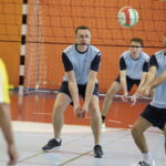 08.10.2016 Daleszyce. Mecz siatkówki Świętokrzyskie VIP-y vs. Rodzice Zastępczy w ramach akcji wojewody „Potrzebuję rodziców od zaraz”. / Jarosław Kubalski / Radio Kielce