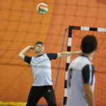 08.10.2016 Daleszyce. Mecz siatkówki Świętokrzyskie VIP-y vs. Rodzice Zastępczy w ramach akcji wojewody „Potrzebuję rodziców od zaraz”. / Jarosław Kubalski / Radio Kielce