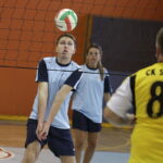 08.10.2016 Daleszyce. Mecz siatkówki Świętokrzyskie VIP-y vs. Rodzice Zastępczy w ramach akcji wojewody „Potrzebuję rodziców od zaraz”. / Jarosław Kubalski / Radio Kielce