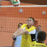 08.10.2016 Daleszyce. Mecz siatkówki Świętokrzyskie VIP-y vs. Rodzice Zastępczy w ramach akcji wojewody „Potrzebuję rodziców od zaraz”. / Jarosław Kubalski / Radio Kielce