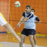 08.10.2016 Daleszyce. Mecz siatkówki Świętokrzyskie VIP-y vs. Rodzice Zastępczy w ramach akcji wojewody „Potrzebuję rodziców od zaraz”. / Jarosław Kubalski / Radio Kielce