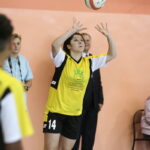 08.10.2016 Daleszyce. Mecz siatkówki Świętokrzyskie VIP-y vs. Rodzice Zastępczy w ramach akcji wojewody „Potrzebuję rodziców od zaraz”. / Jarosław Kubalski / Radio Kielce