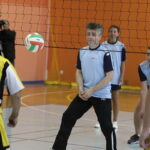 08.10.2016 Daleszyce. Mecz siatkówki Świętokrzyskie VIP-y vs. Rodzice Zastępczy w ramach akcji wojewody „Potrzebuję rodziców od zaraz”. / Jarosław Kubalski / Radio Kielce