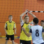 08.10.2016 Daleszyce. Mecz siatkówki Świętokrzyskie VIP-y vs. Rodzice Zastępczy w ramach akcji wojewody „Potrzebuję rodziców od zaraz”. / Jarosław Kubalski / Radio Kielce