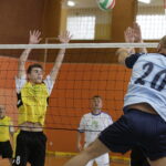 08.10.2016 Daleszyce. Mecz siatkówki Świętokrzyskie VIP-y vs. Rodzice Zastępczy w ramach akcji wojewody „Potrzebuję rodziców od zaraz”. / Jarosław Kubalski / Radio Kielce