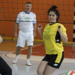 08.10.2016 Daleszyce. Mecz siatkówki Świętokrzyskie VIP-y vs. Rodzice Zastępczy w ramach akcji wojewody „Potrzebuję rodziców od zaraz”. / Jarosław Kubalski / Radio Kielce