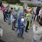 08.10.2016 Kielce. Mamy spotkały się na Placu Artystów, by promować noszenie dzieci w chustach. / Jarosław Kubalski / Radio Kielce