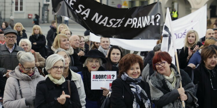 24.10.2016 Kielce. Czarny protest kobiet. / Jarosław Kubalski / Radio Kielce