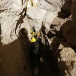 21.10.2016 Kielce. Dzieci zwiedzają jaskinię na Kadzielni w poszukiwaniu nietoperzy. / Jarosław Kubalski / Radio Kielce