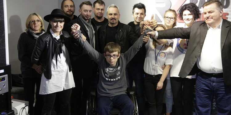 23.10.2016 Kielce. Zespół "Łzy" nagrał w Radiu Kielce spot charytatywny dla Dawida Szpaka. / Jarosław Kubalski / Radio Kielce