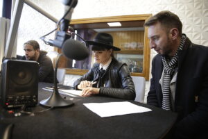 23.10.2016 Kielce. Zespół "Łzy" nagrał w Radiu Kielce spot charytatywny dla Dawida Szpaka. / Jarosław Kubalski / Radio Kielce