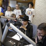 23.10.2016 Kielce. Zespół "Łzy" nagrał w Radiu Kielce spot charytatywny dla Dawida Szpaka. / Jarosław Kubalski / Radio Kielce