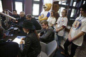 23.10.2016 Kielce. Zespół "Łzy" nagrał w Radiu Kielce spot charytatywny dla Dawida Szpaka. / Jarosław Kubalski / Radio Kielce