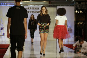 Kielce. Akademia Off Fashion. Pokaz mody w Galerii Echo (23 października 2016 r.) / Jarosław Kubalski / Radio Kielce