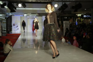 Kielce. Akademia Off Fashion. Pokaz mody w Galerii Echo (23 października 2016 r.) / Jarosław Kubalski / Radio Kielce