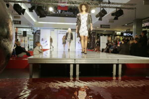Kielce. Akademia Off Fashion. Pokaz mody w Galerii Echo (23 października 2016 r.) / Jarosław Kubalski / Radio Kielce