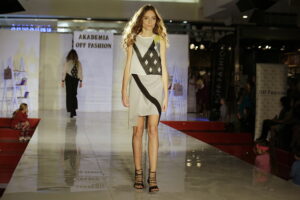 Kielce. Akademia Off Fashion. Pokaz mody w Galerii Echo (23 października 2016 r.) / Jarosław Kubalski / Radio Kielce