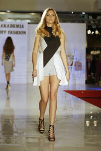 Kielce. Akademia Off Fashion. Pokaz mody w Galerii Echo (23 października 2016 r.) / Jarosław Kubalski / Radio Kielce