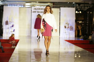 Kielce. Akademia Off Fashion. Pokaz mody w Galerii Echo (23 października 2016 r.) / Jarosław Kubalski / Radio Kielce