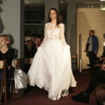 24.10.2016 Kielce. Akademia Off Fashion. Pokaz mody w bibliotece UJK. / Jarosław Kubalski / Radio Kielce