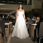 24.10.2016 Kielce. Akademia Off Fashion. Pokaz mody w bibliotece UJK. / Jarosław Kubalski / Radio Kielce