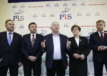 24.10.2016 Kielce. Konferencja prasowa w PiS. Marek Kwitek, Andrzej Kryj, Krzysztof Lipiec, Maria Zuba i Jarosław Rusiecki. / Jarosław Kubalski / Radio Kielce