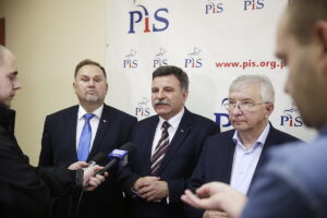 24.10.2016 Kielce. Konferencja prasowa w PiS. Marek Kwitek, Andrzej Kryj, Krzysztof Lipiec. / Jarosław Kubalski / Radio Kielce