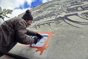 26.10.2016 Kielce. Mural na ścianie biblioteki Politechniki Świętokrzyskiej. / Jarosław Kubalski / Radio Kielce