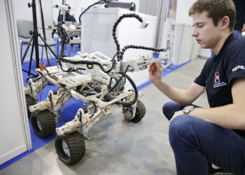 27.10.2016 Kielce. Międzynarodowe Targi Innowacji i Nowych Technologii INNO-TECH EXPO / Jarosław Kubalski / Radio Kielce